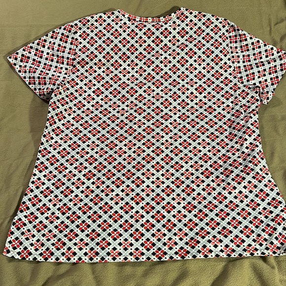 Lot of 4 Medium scrub tops. Dickies, TLC, & SB Scrubs. See below for measurement - Picture 9 of 9